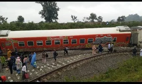 Several Passengers Injured as Abuja-Kaduna Train Derails Near Asham