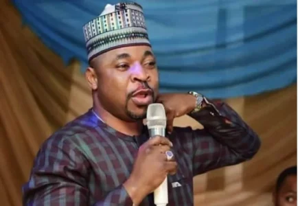 [VIDEO] MC Oluomo Gives N3,000 Each to APC Supporters at National Convention in Abuja