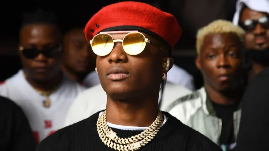 [VIDEO] 'No Cams Zone' – Wizkid's Reaction to Cameraman in LA Divides Fans