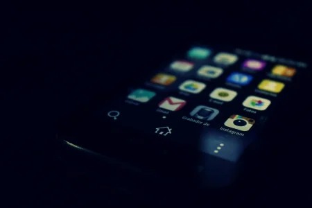 How Mobile Payments Made Online Betting Easier for Everyday Sports Fans