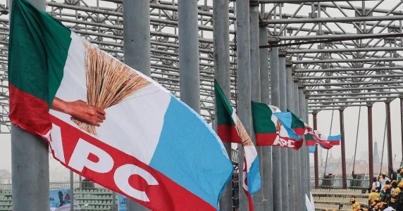 [VIDEO] Taxi Driver Blasts APC Women Campaigners in Ogun Amid Nigeria's Economic Hardships