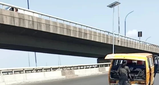 FG Hands Over Construction of New Carter Bridge to CCECC in N545bn Project