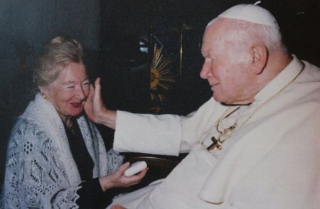 popeFrancisandWoman.jpg