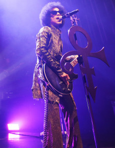 prince-performs.jpg