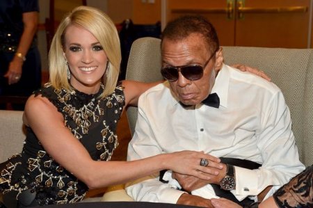 Carrie-Underwood-L-and-Muhammad-Ali.jpg