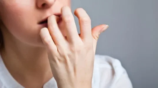 biting nails.webp