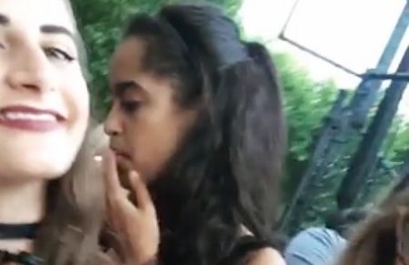 malia-obama-smoking_krgrcg.jpg