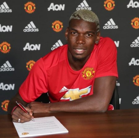 pogba signs.jpg