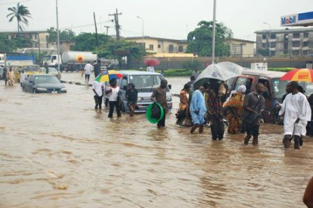 flood-and-traffic-gridlock-in-Lagos-3.jpg