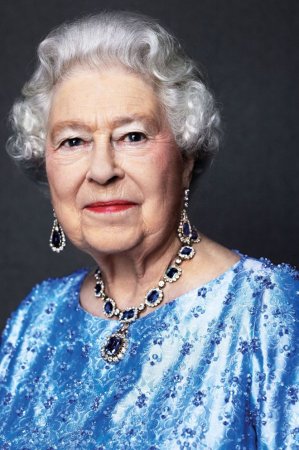 Queen Elizabeth sapphire.jpg