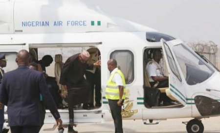 buhari landing.JPG