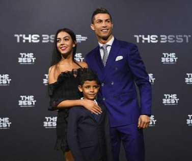 ronaldo and family.PNG
