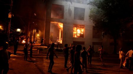 Paraguays-legislative-building-on-fire.jpg