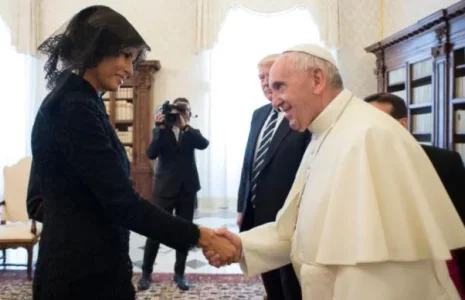 pope melania.webp