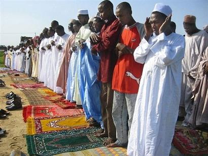 muslims praying.jpg