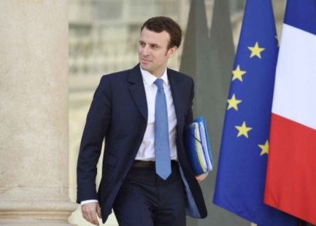 macron1.JPG