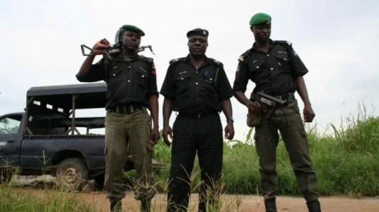 Nigerian-Police-with-gun-777x437.webp