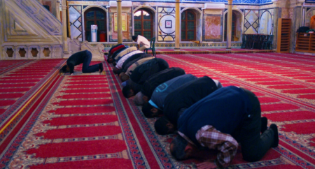muslims praying.PNG