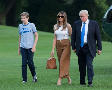 Donald-Melania-and-Barron-Trump.jpg